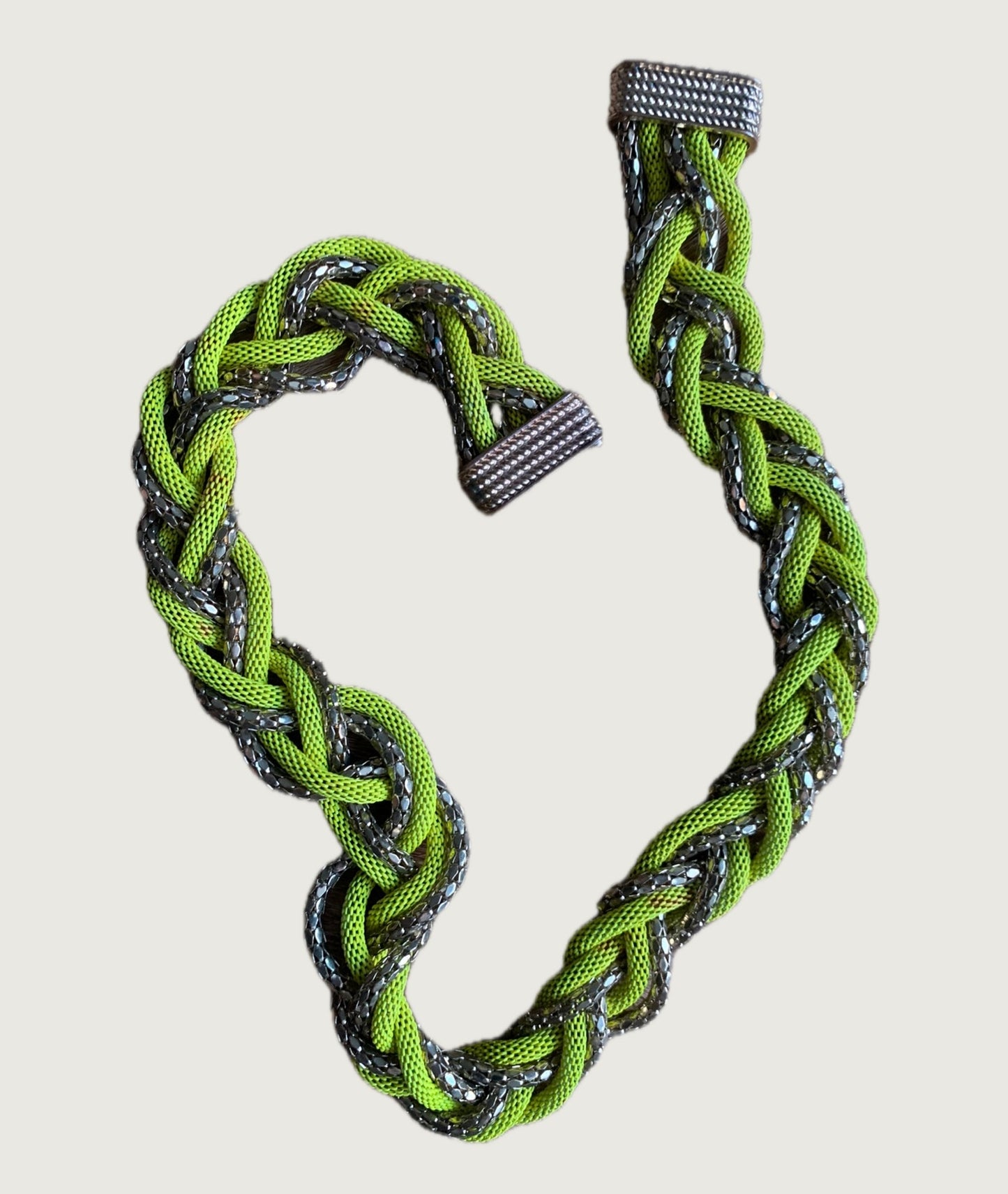 Collar trenzado imantado