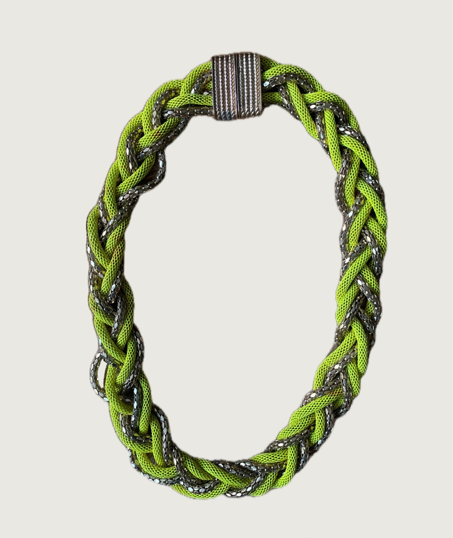 Collar trenzado imantado