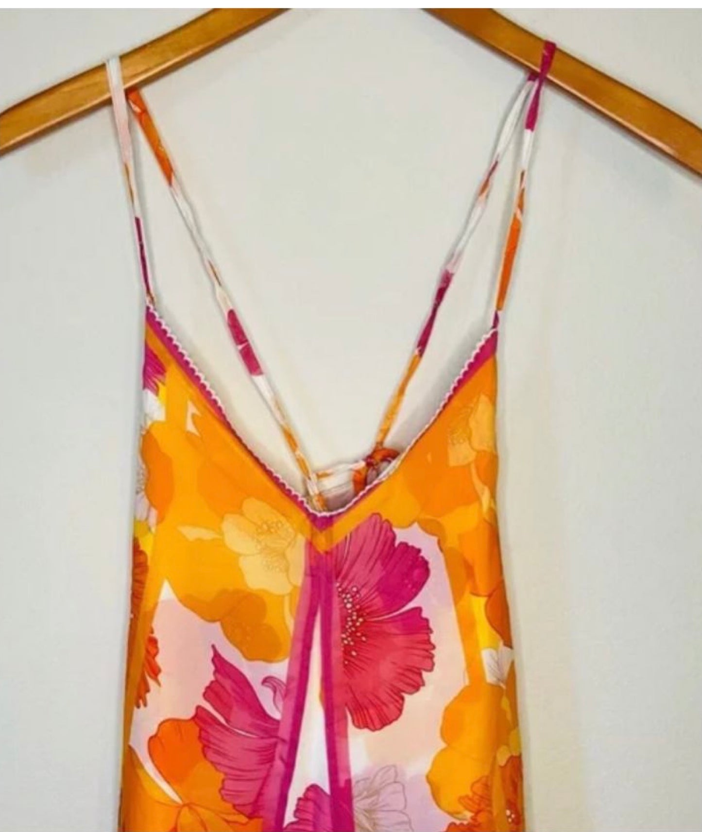 Vestido floreado con base
