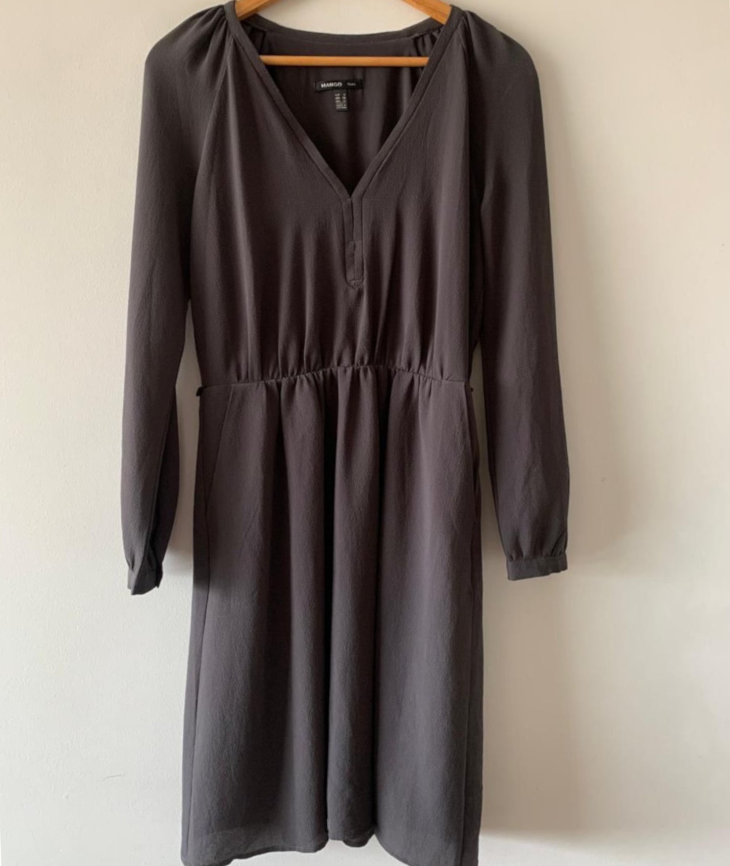 Vestido gris MANGO