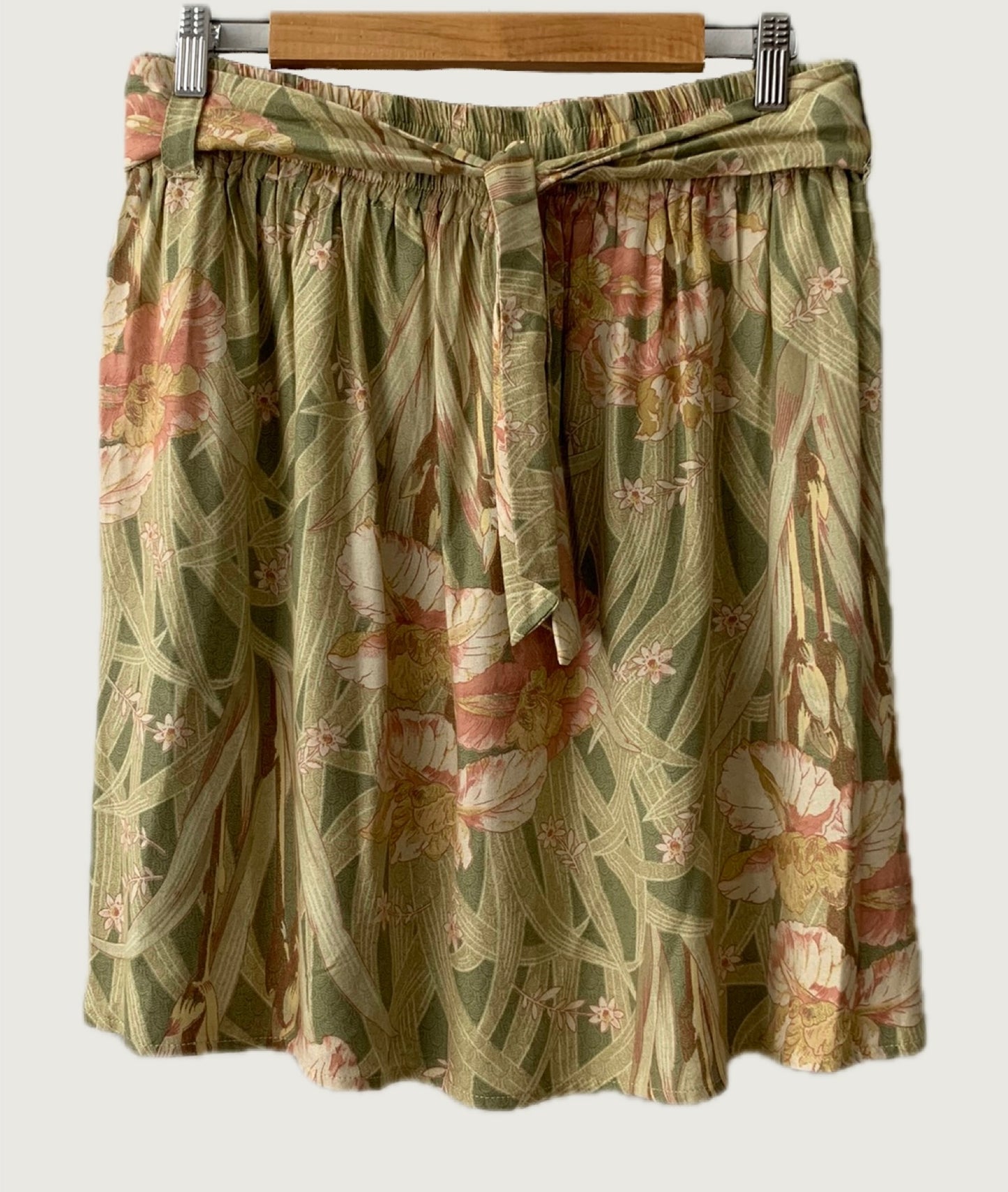 Falda floral con lazo