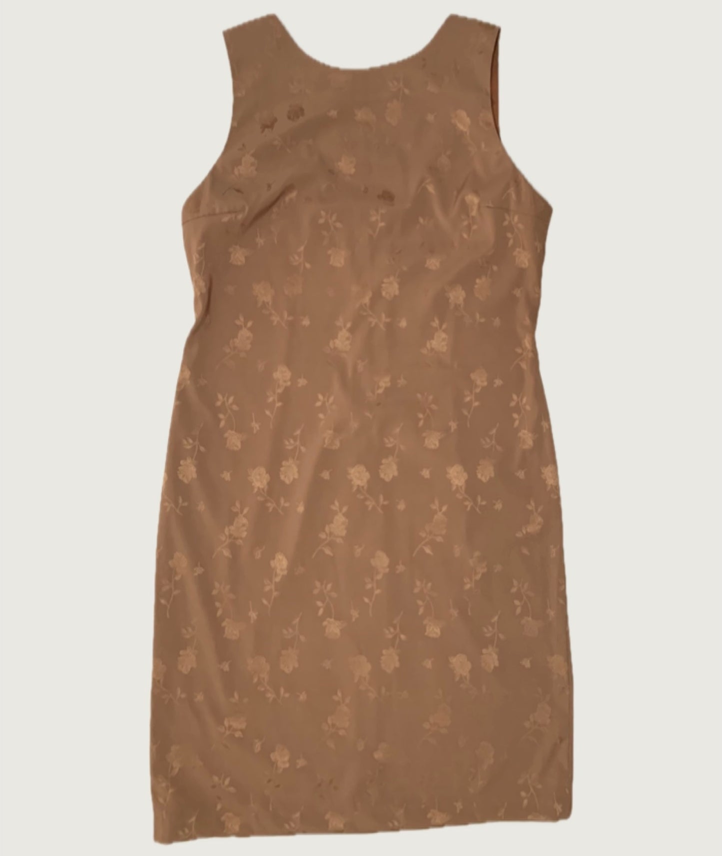 Vestido con bordado de rosas