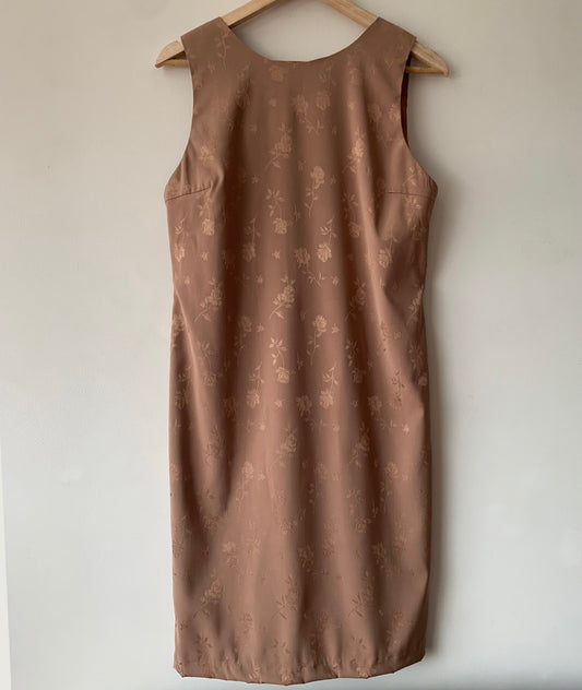 Vestido con bordado de rosas