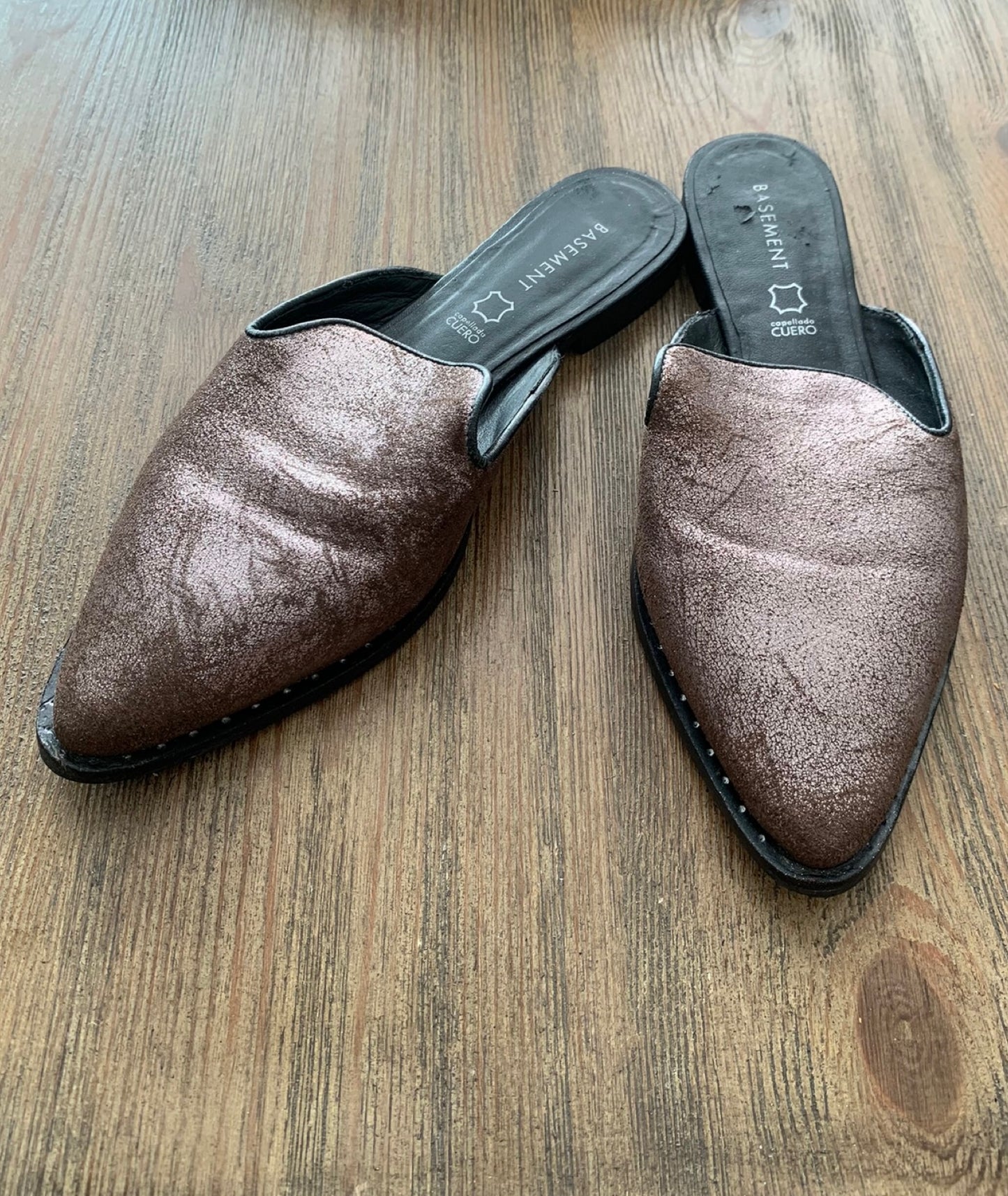Slippers BASEMENT