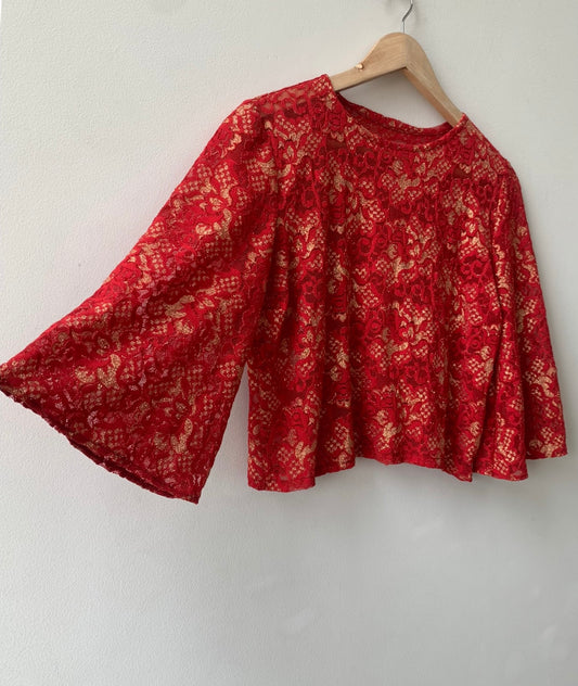 Blusa crop de encaje rojo