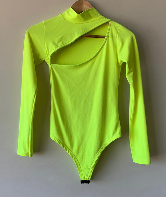 Body cuello alto con escote