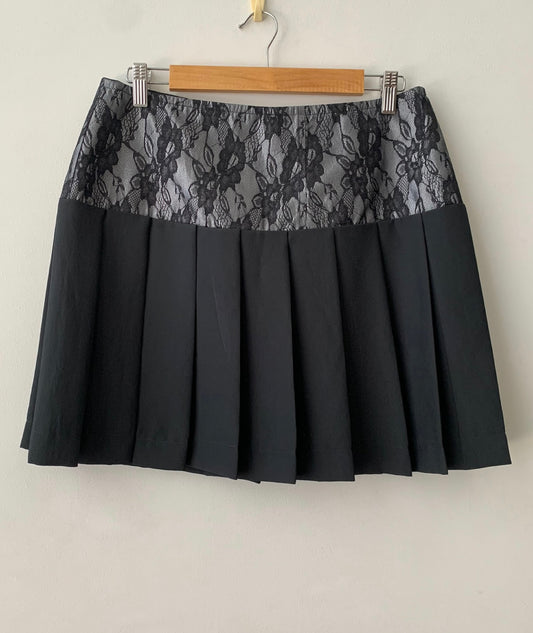 Falda corta plisada