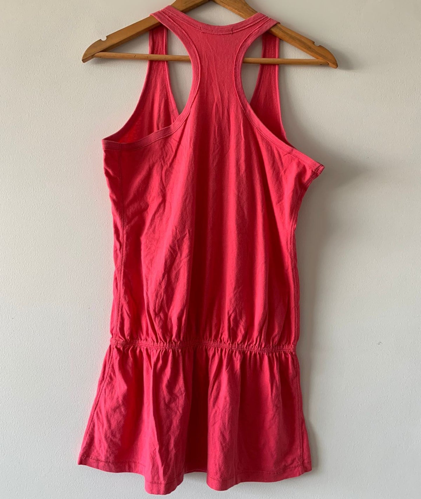 Vestido fucsia corto